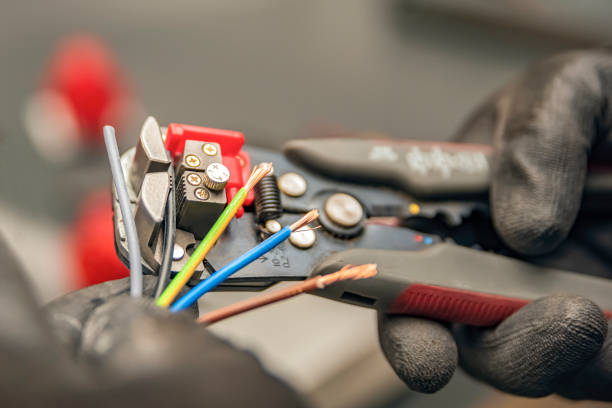 Best Circuit Breaker Repair  in Cosmopolis, WA