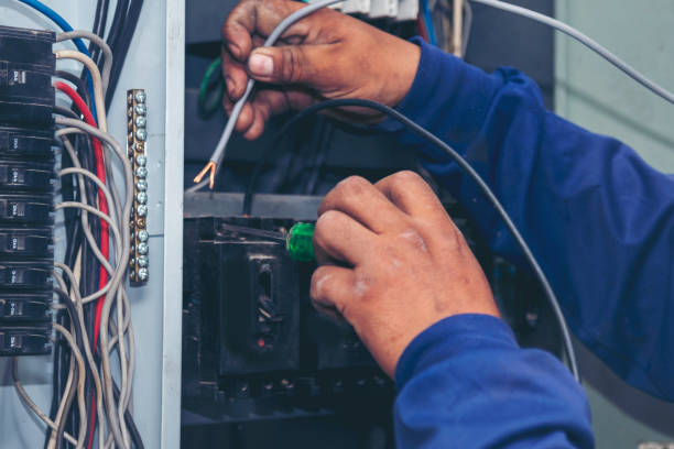 Best Affordable Emergency Electrician  in Cosmopolis, WA